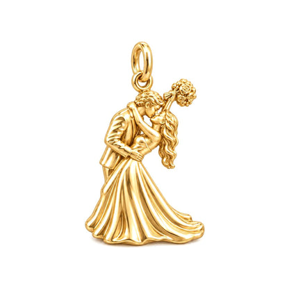 Wedding First Kiss Charm Bracelet – Personalized Couple Gift – 18K gold charm, front view