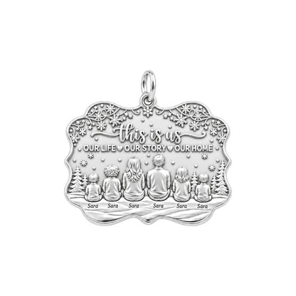 Winter Family Story Charm Bracelet – Personalized Mom Gift – silver plated 3 cm charm, front view