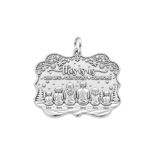 Winter Family Story Charm Bracelet – Personalized Mom Gift – silver plated 3 cm charm, front view
