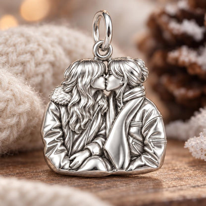 Winter Kiss Likeness Charm Bracelet – Personalized Couple Gift – macro detail of the charm