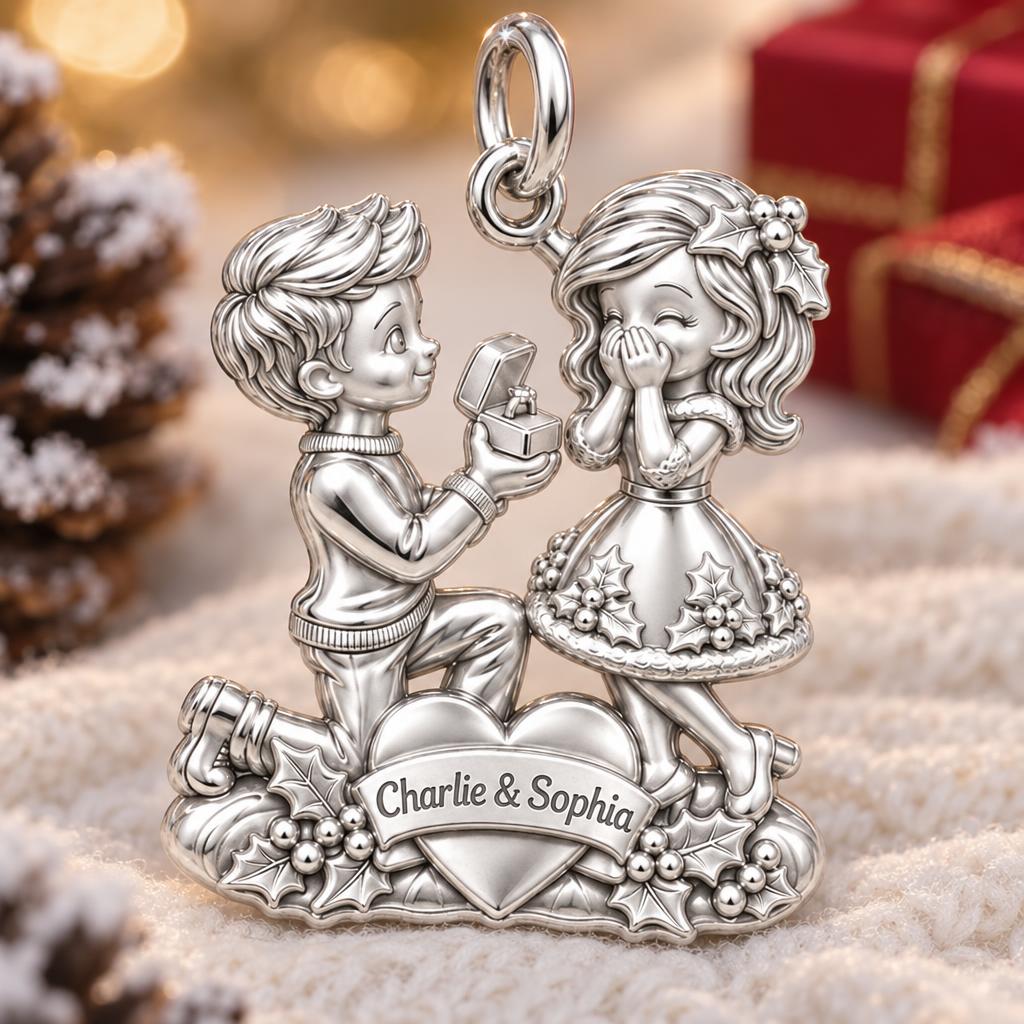 Winter Proposal Heart Charm Bracelet – Personalized Couple Gift – macro detail of the charm